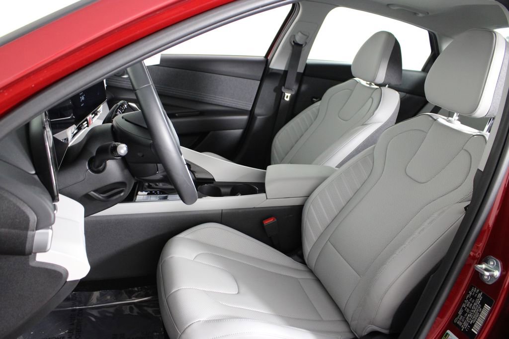 Certified 2025 Hyundai Elantra Limited image 18