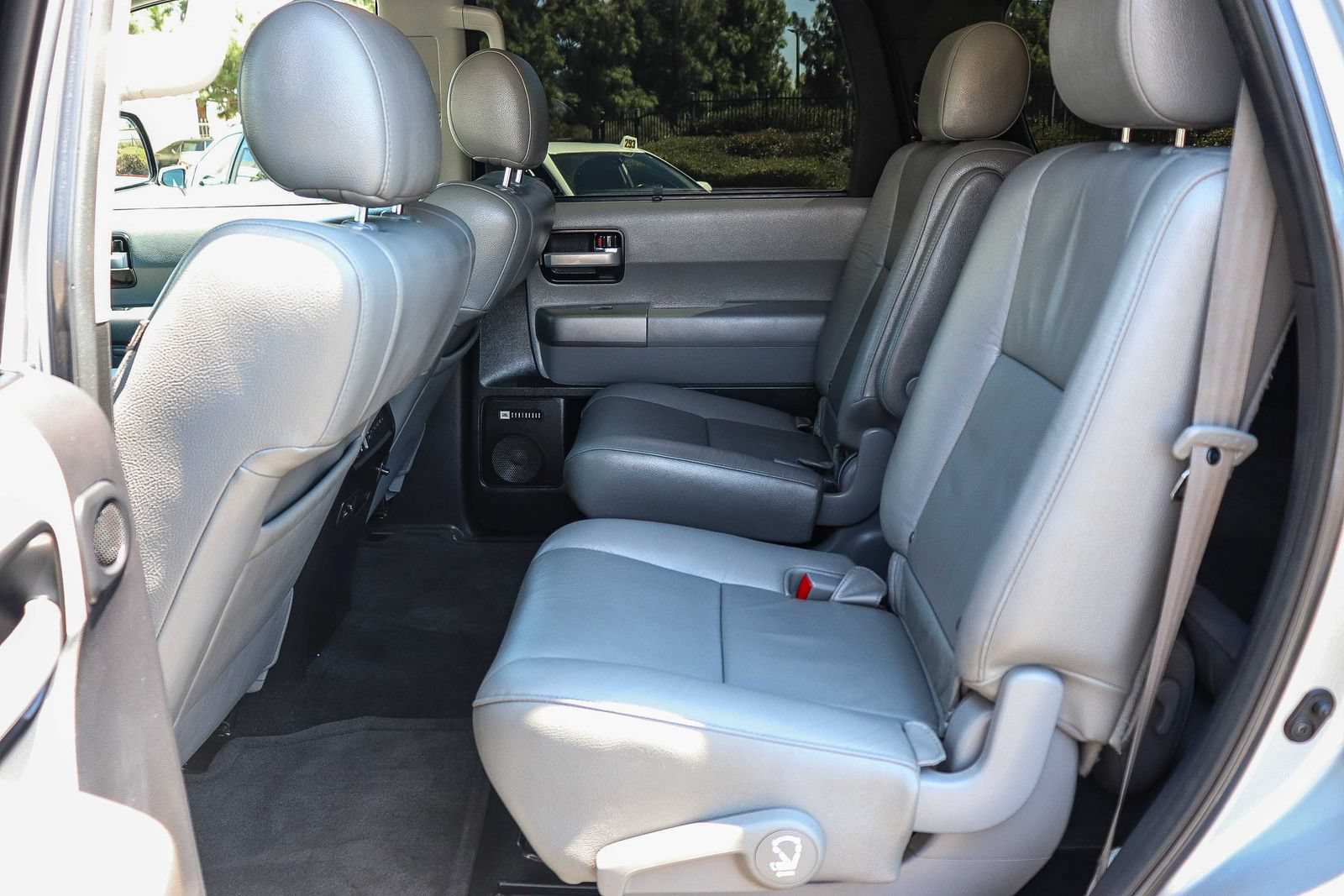 Used 2016 Toyota Sequoia Limited w/ Safety & Convenience Package AWD/4WD image 21