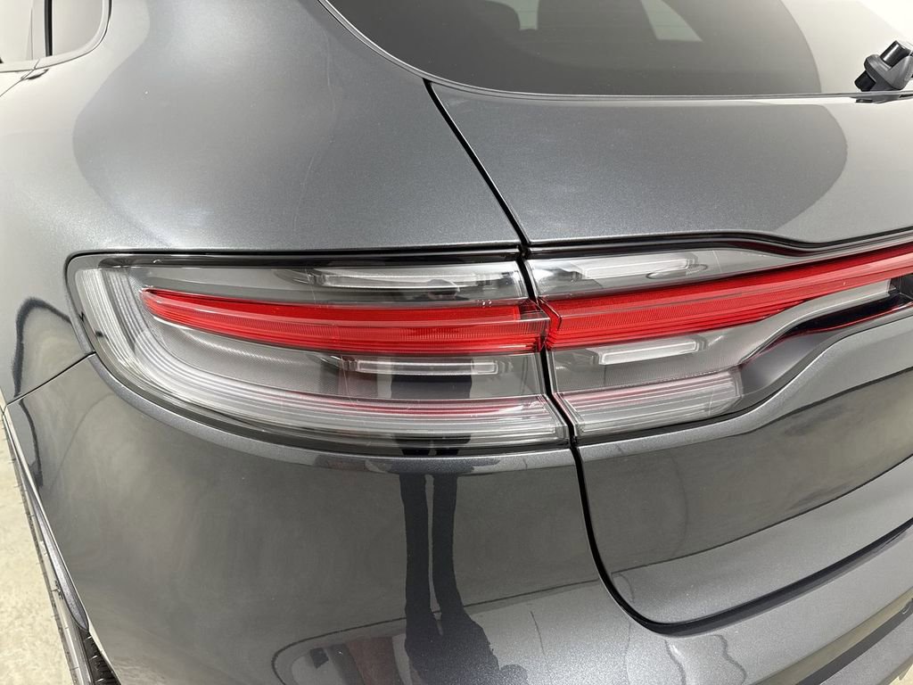 Certified 2025 Porsche Macan image 18