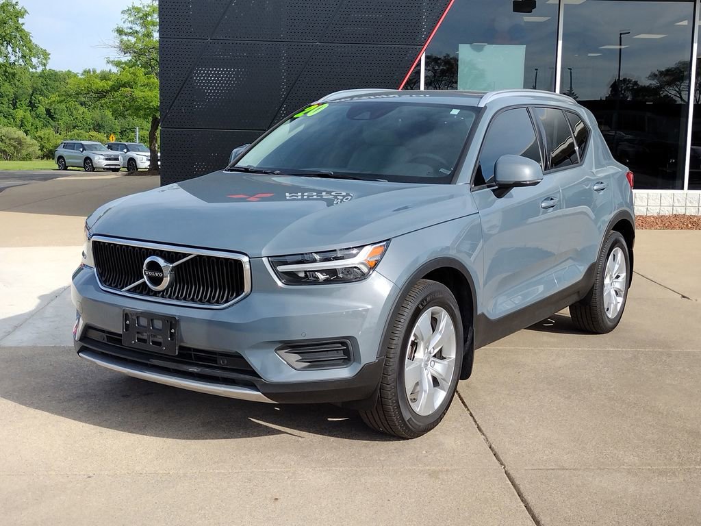 Used 2020 Volvo XC40 T4 Momentum FWD image 1