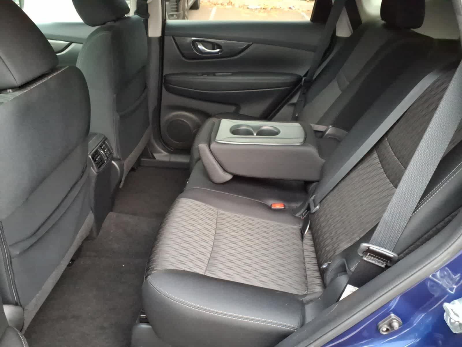 Used 2018 Nissan Rogue SV w/ Sun & Sound Touring Package FWD image 7