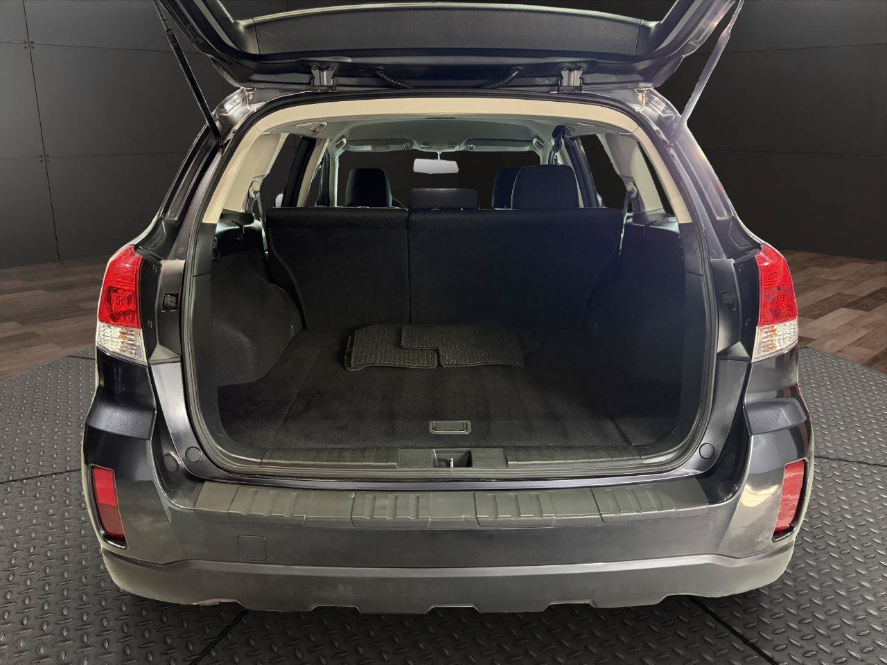 Used 2012 Subaru Outback 2.5i Premium AWD/4WD image 21