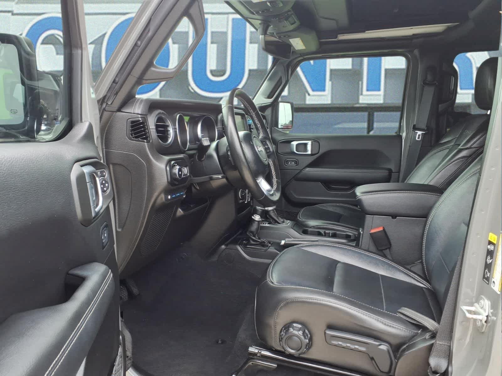 Used 2022 Jeep Wrangler Unlimited Sahara w/ Cold Weather Group AWD/4WD image 15