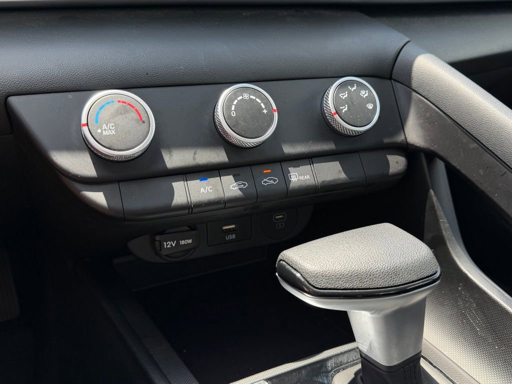 Certified 2025 Hyundai Elantra SE image 22