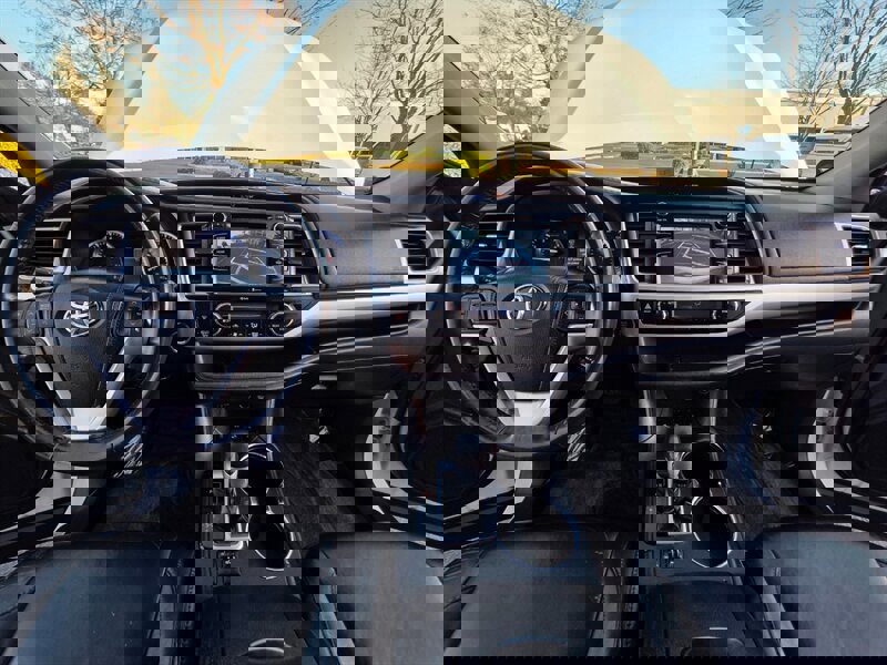 Used 2014 Toyota Highlander XLE image 20