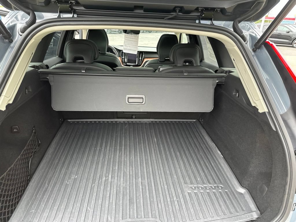 Certified 2024 Volvo XC60 B5 Ultimate w/ Protection Package Premier AWD/4WD image 38