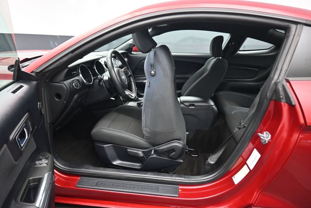 Used 2016 Ford Mustang Coupe RWD image 29