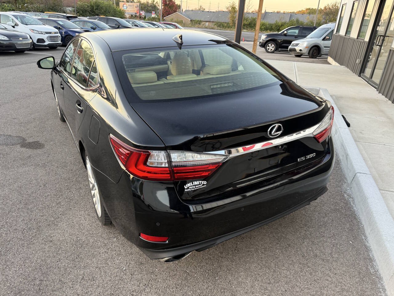 Used 2016 Lexus ES 350 w/ Luxury Package w/Wood Trim FWD image 10