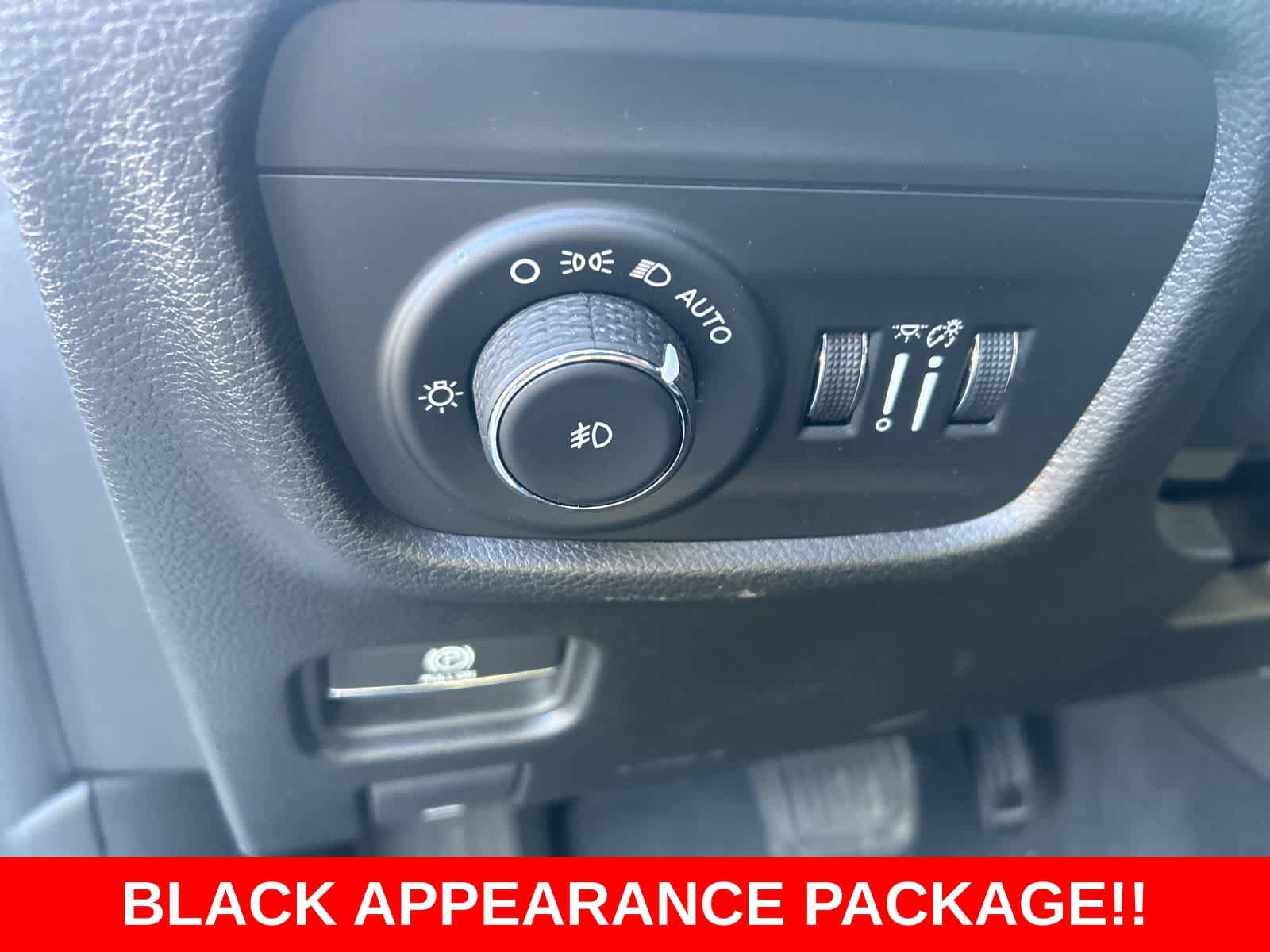 Used 2023 Jeep Grand Cherokee Limited w/ Black Appearance Package AWD/4WD image 30