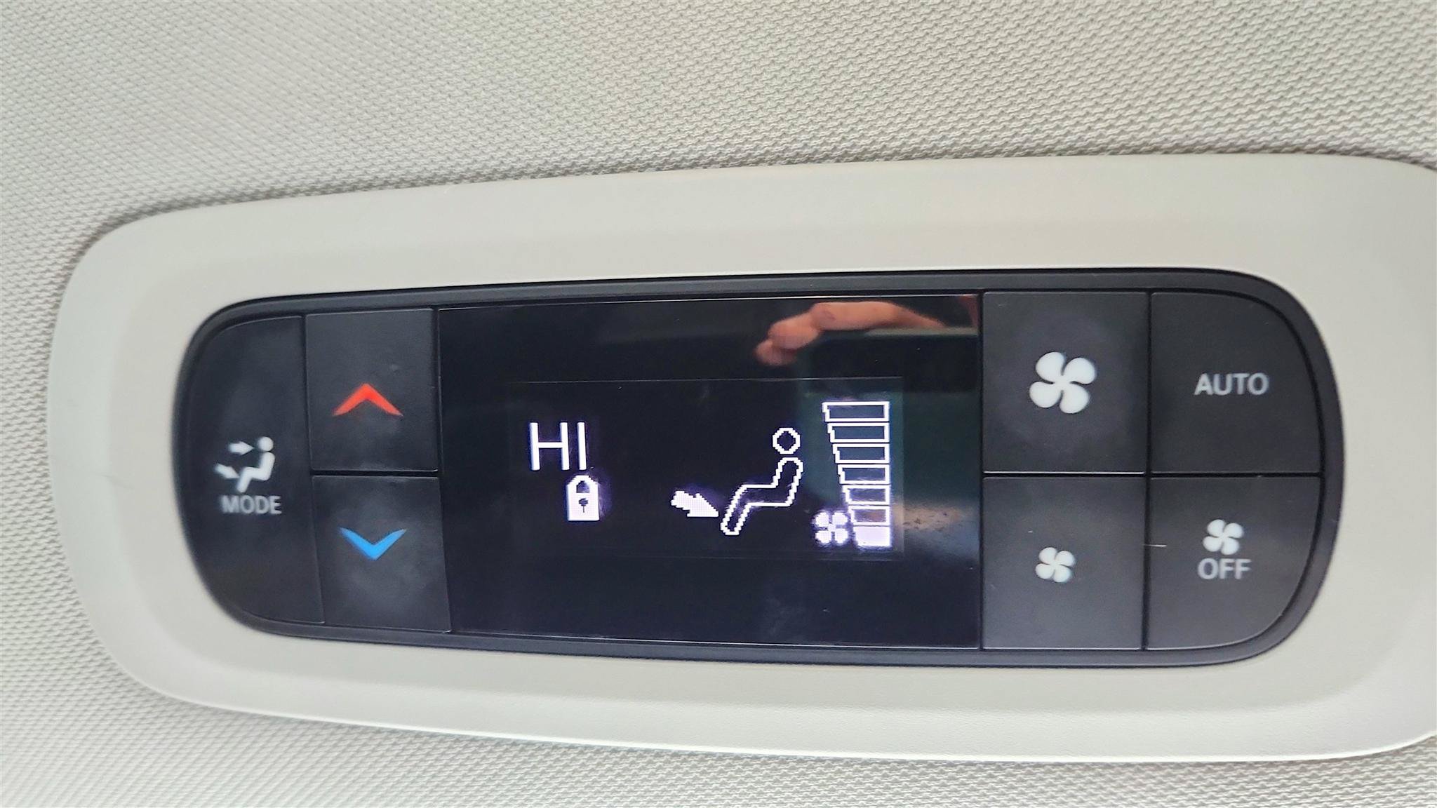 Used 2024 Chrysler Pacifica Touring-L FWD image 21