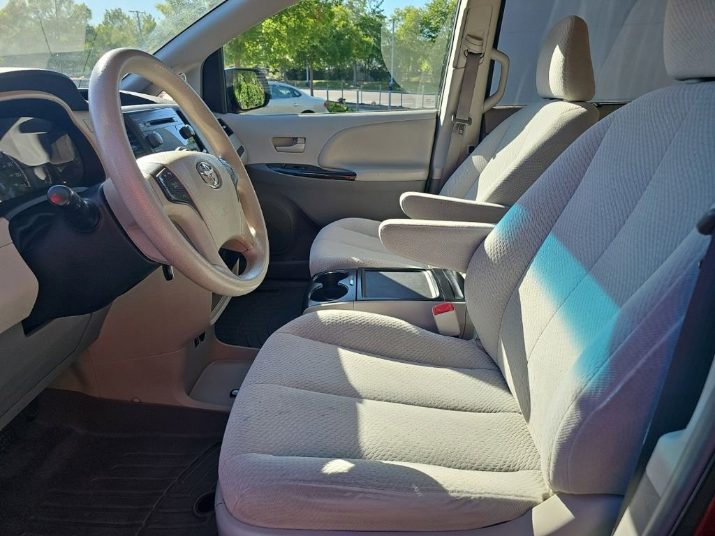 Used 2013 Toyota Sienna LE FWD image 11