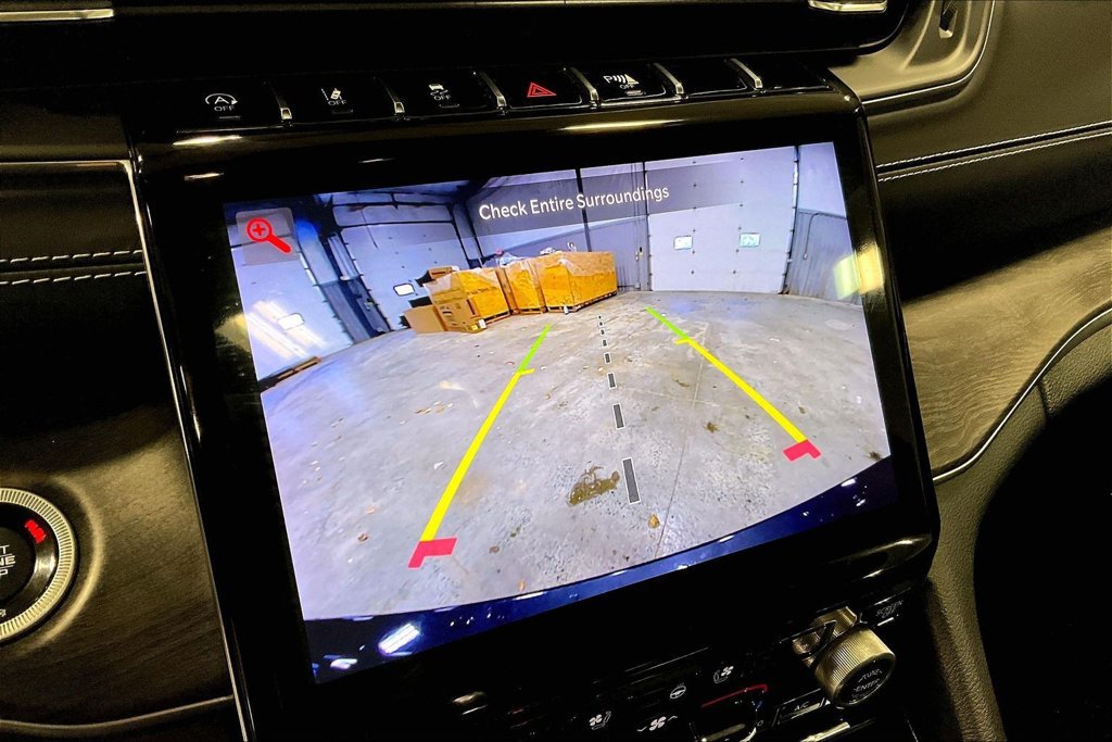 Used 2022 Jeep Grand Cherokee Overland AWD/4WD image 15