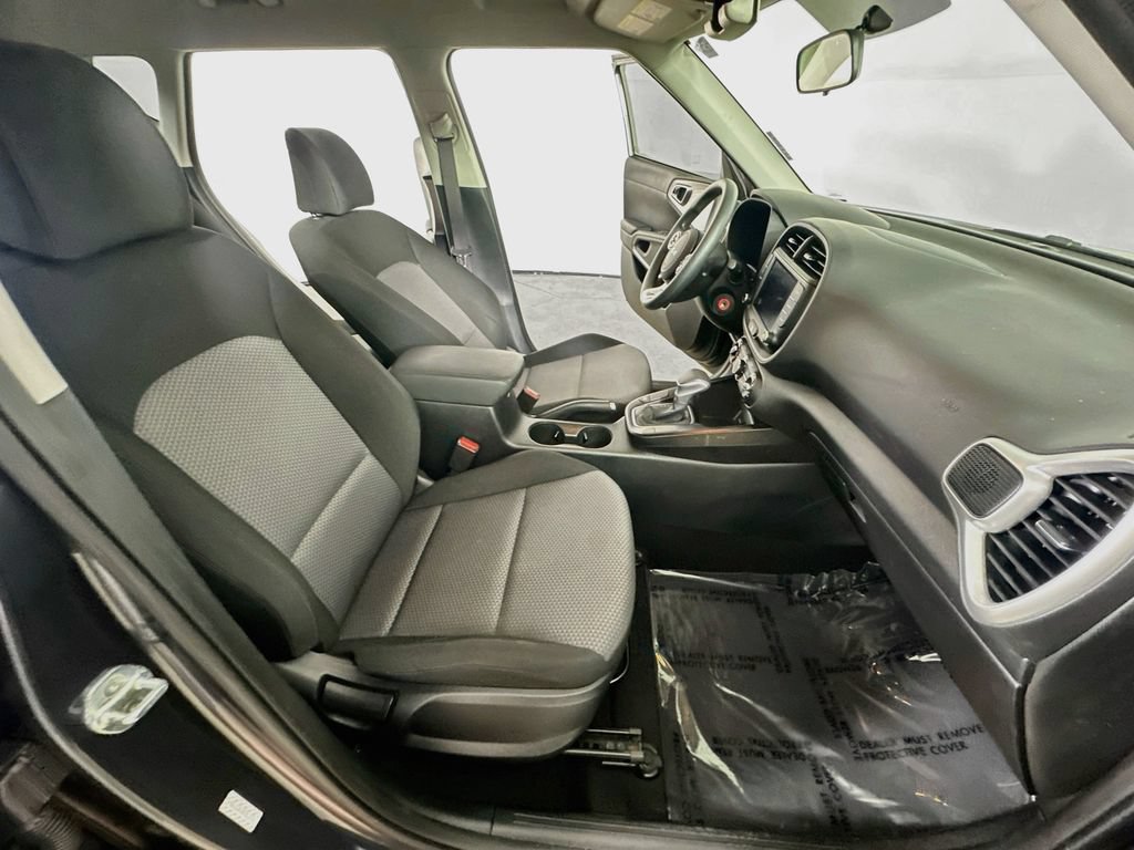 Used 2022 Kia Soul LX FWD image 12