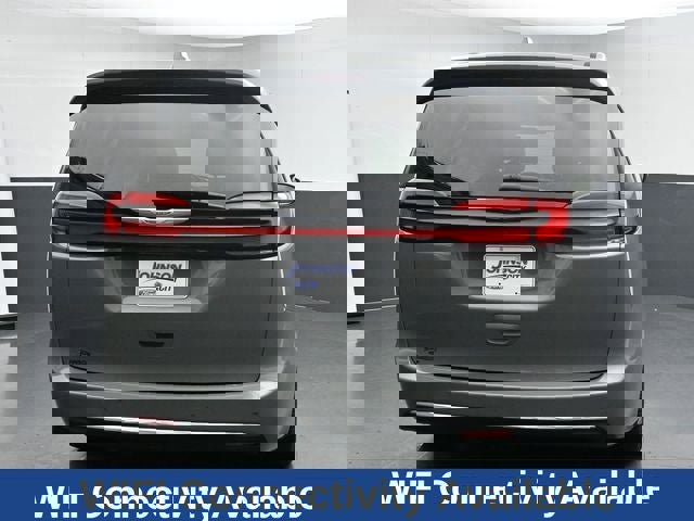 Used 2021 Chrysler Pacifica Touring-L image 11