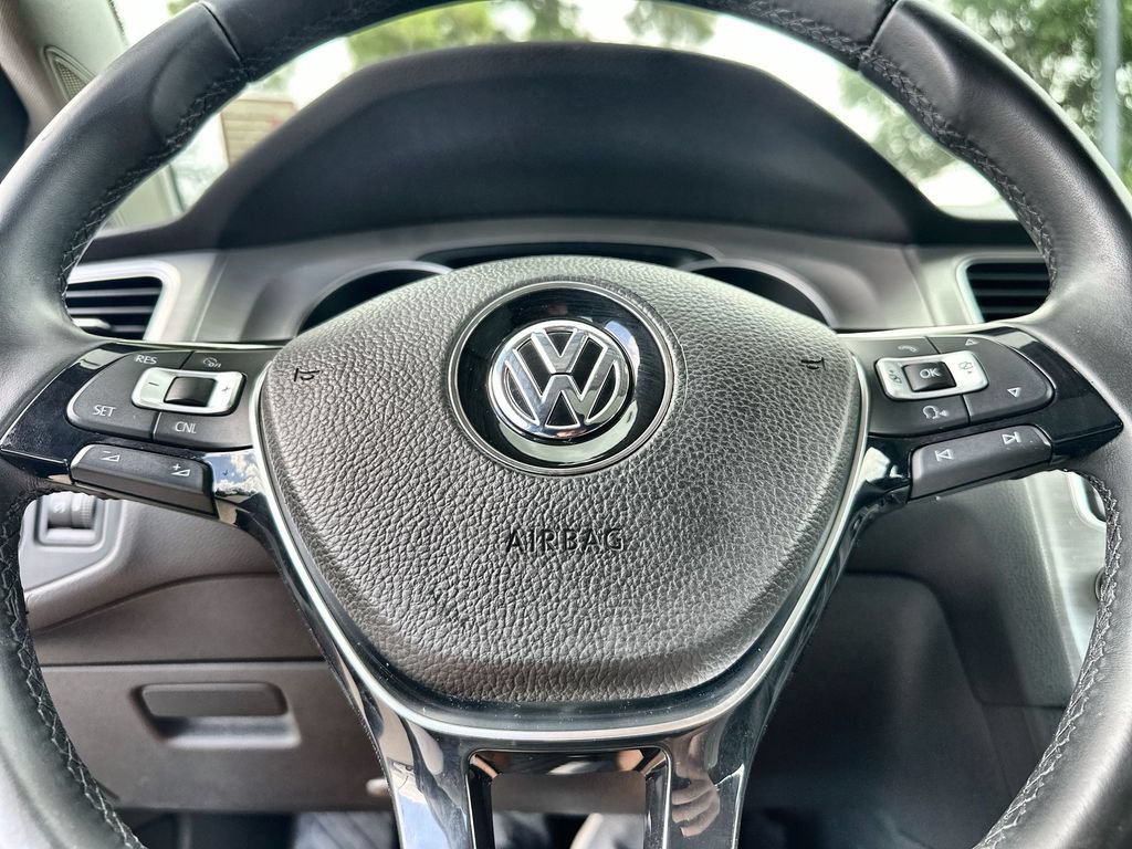 Used 2017 Volkswagen Golf Wolfsburg Edition FWD image 33