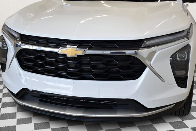Used 2025 Chevrolet Trax LT image 16