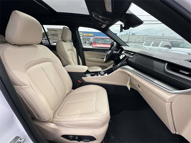 New 2025 Jeep Grand Cherokee Limited image 36