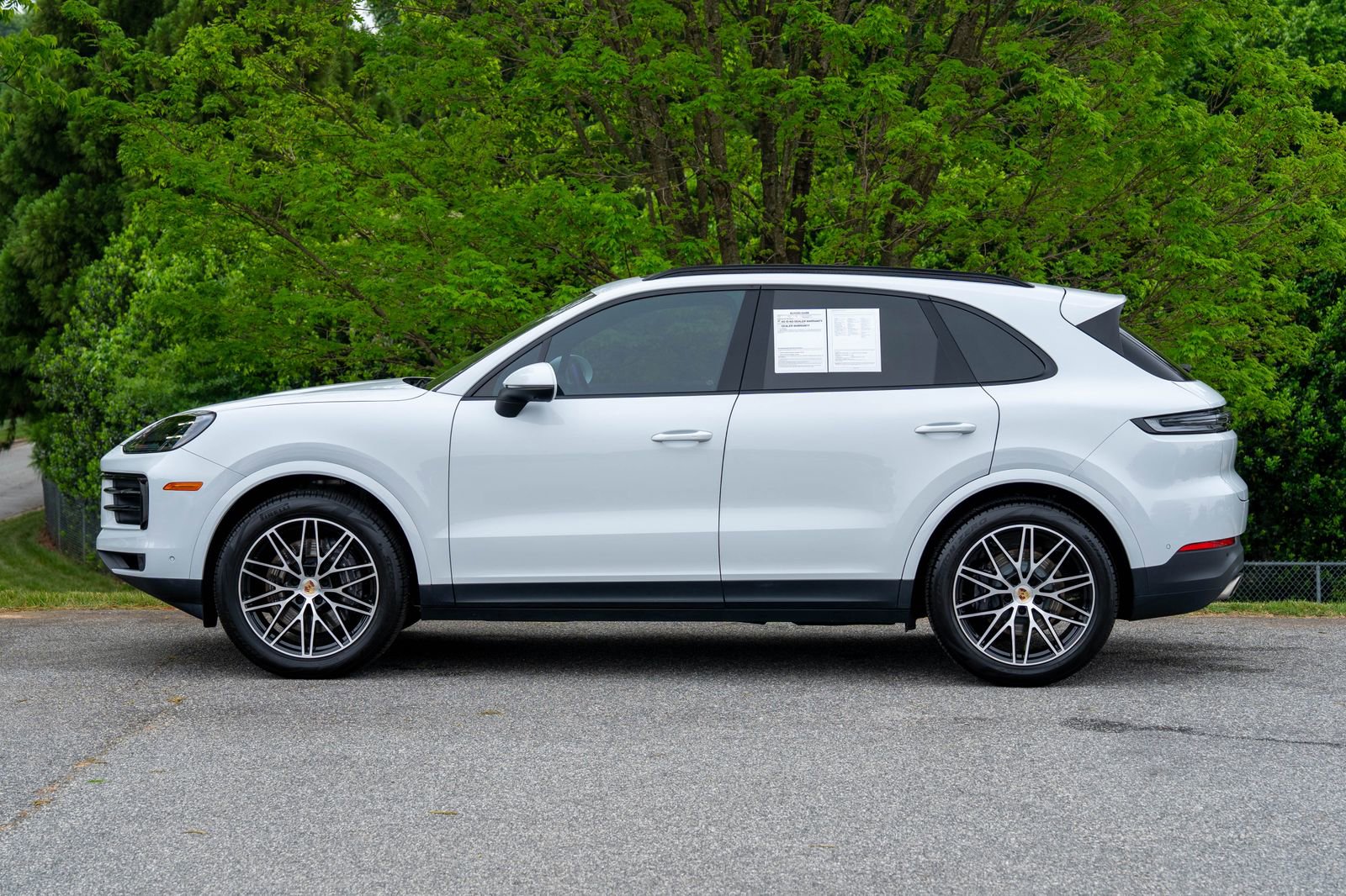 Certified 2024 Porsche Cayenne AWD/4WD image 2