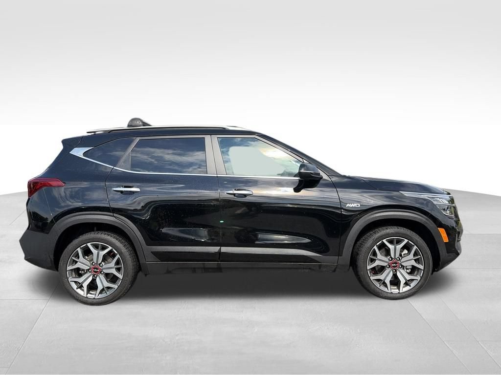 Used 2023 Kia Seltos SX AWD/4WD image 2