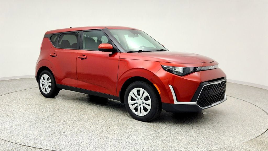 Used 2025 Kia Soul LX FWD image 3