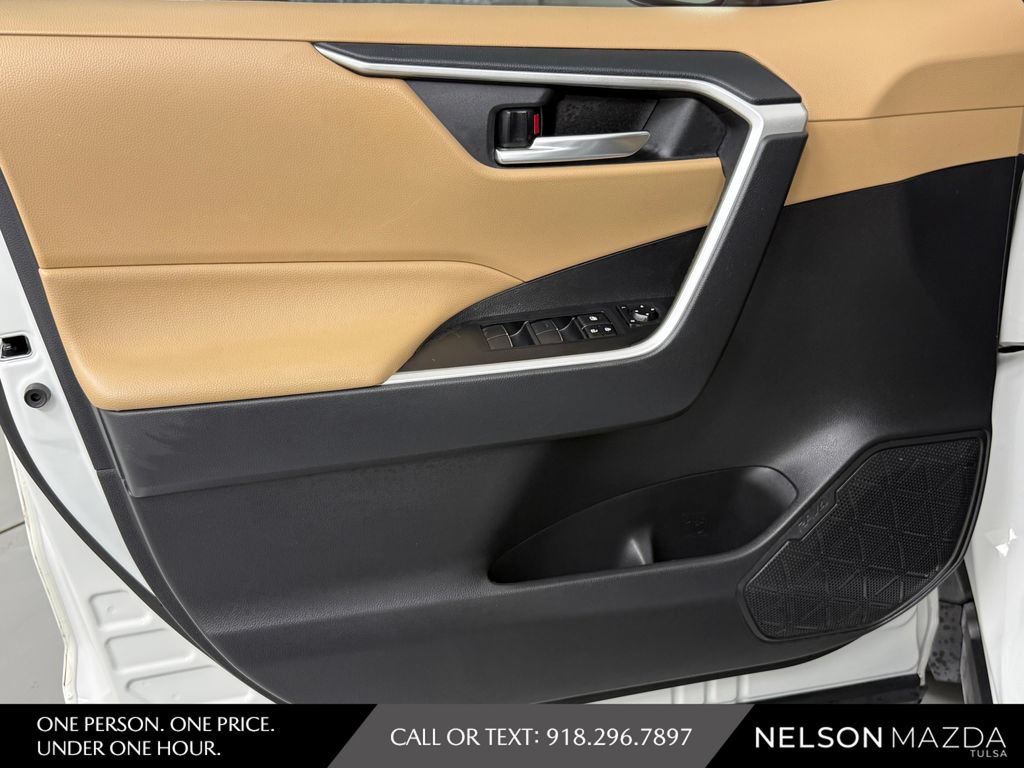 Used 2020 Toyota RAV4 XLE Premium FWD image 20