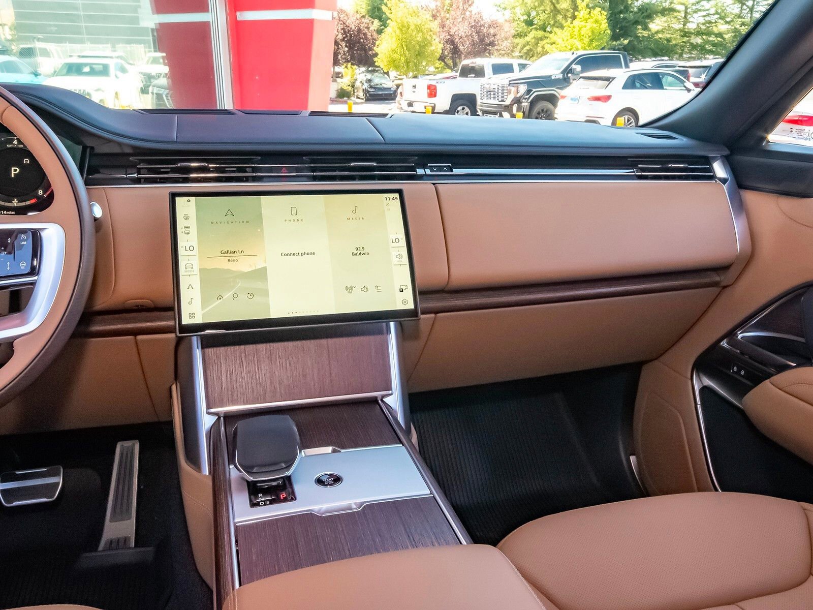 New 2025 Land Rover Range Rover SE image 38