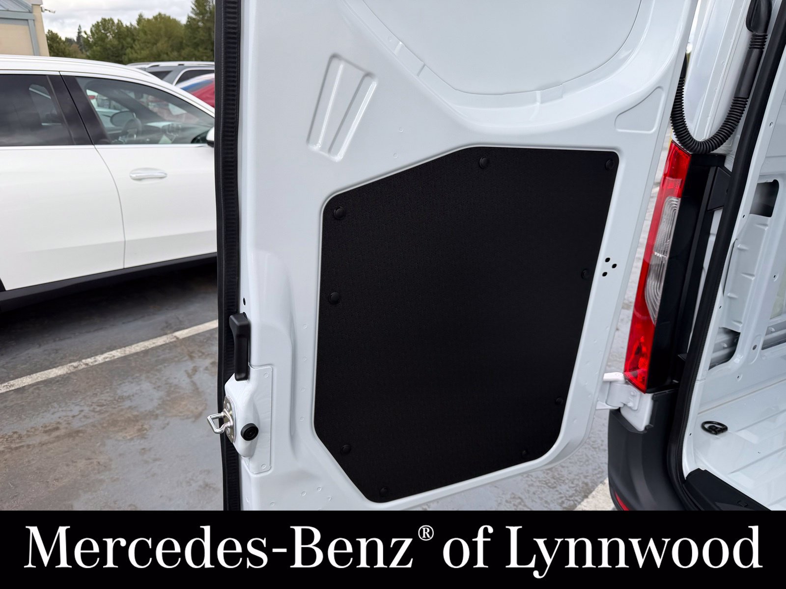 Used 2025 Mercedes-Benz Sprinter 2500 image 9