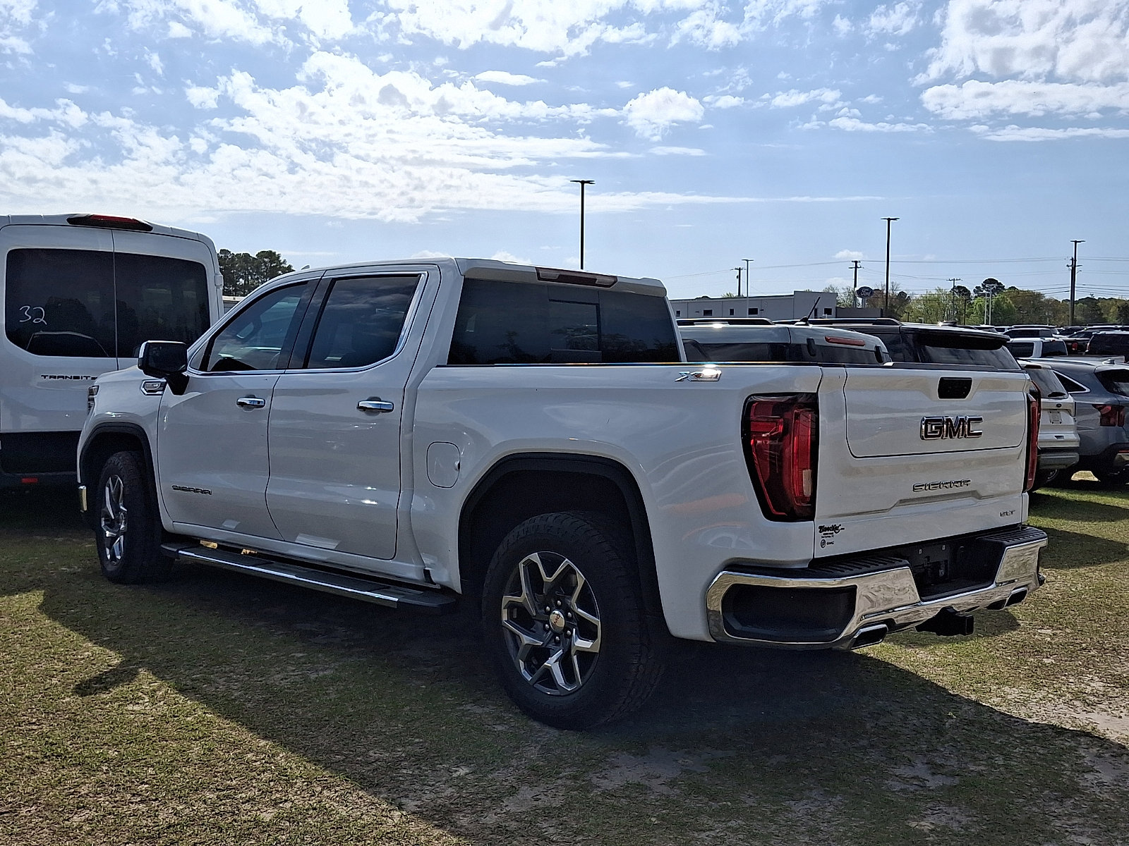 Used 2023 GMC Sierra 1500 SLT w/ SLT Premium Package AWD/4WD image 3