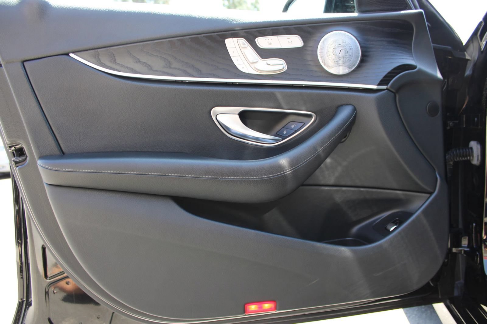 Used 2019 Mercedes-Benz E 300 image 7