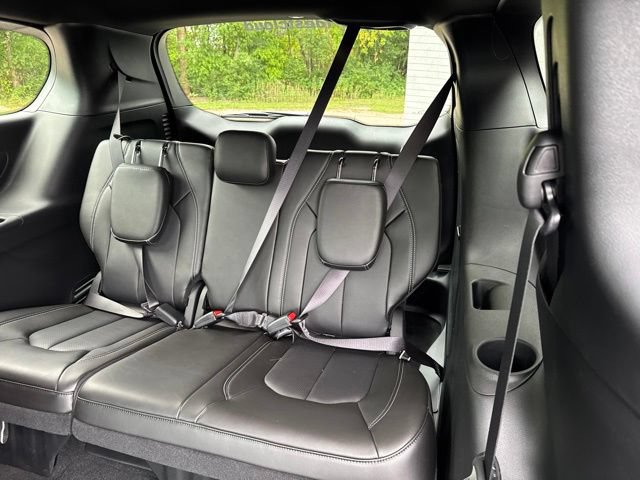 Used 2027 Chrysler Pacifica Select AWD/4WD image 22