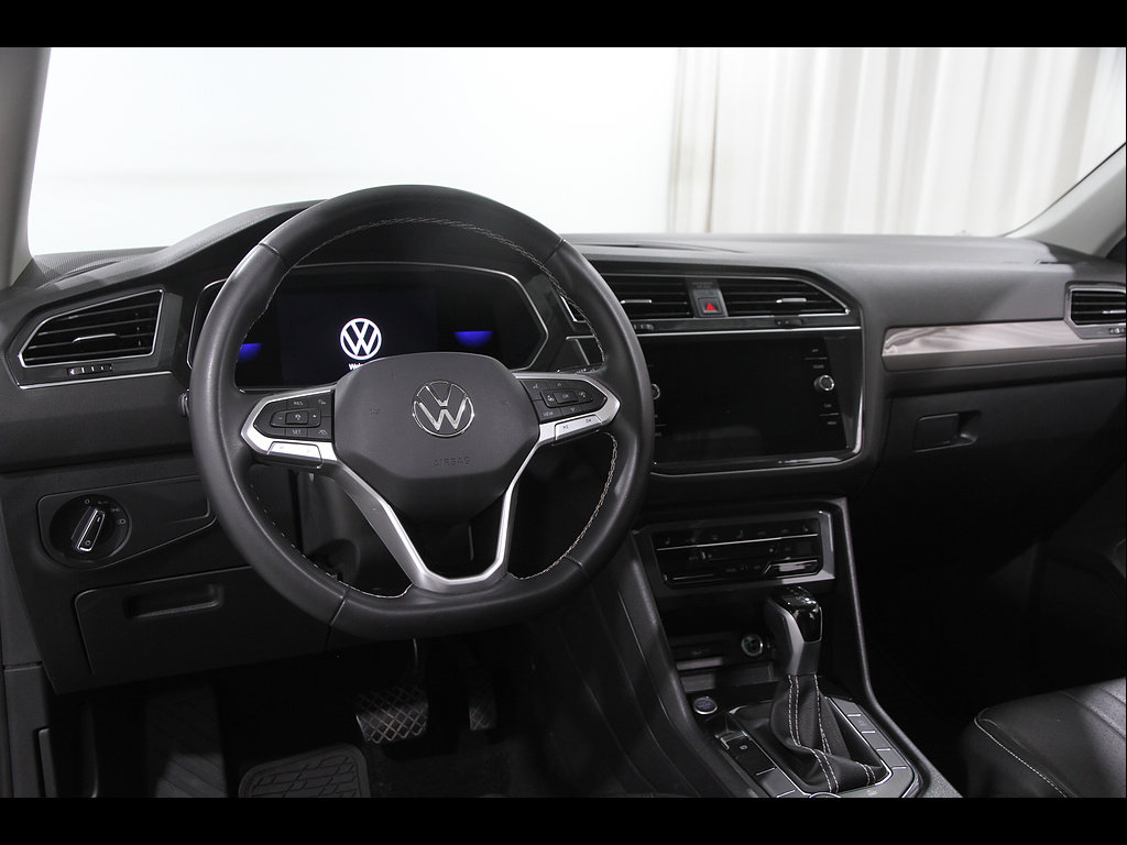 Used 2023 Volkswagen Tiguan SE AWD/4WD image 6
