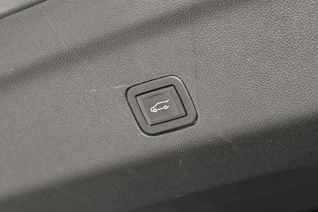 Used 2024 Chevrolet Suburban LT AWD/4WD image 43