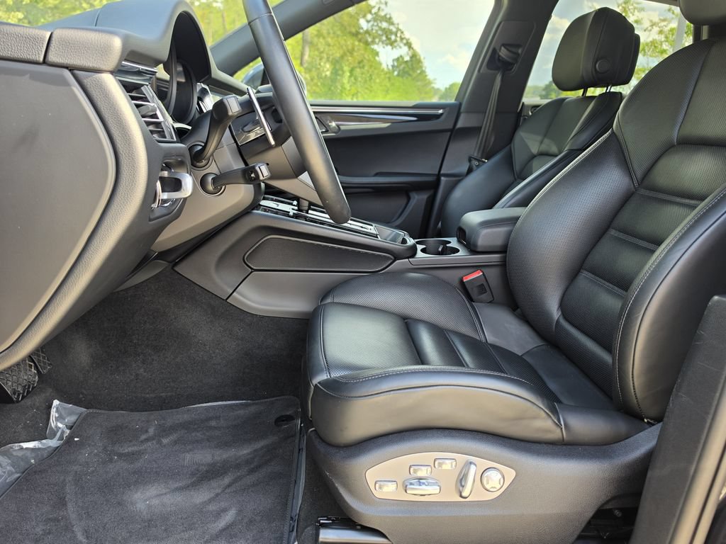 Used 2026 Porsche Macan AWD/4WD image 11