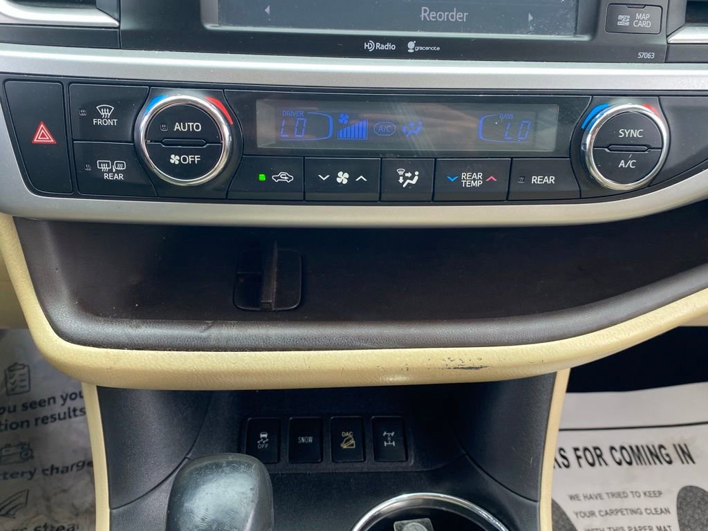 Used 2014 Toyota Highlander XLE AWD/4WD image 24
