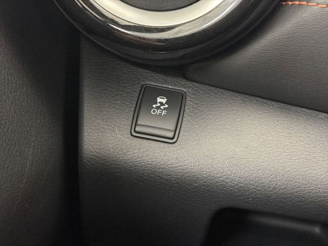 Used 2018 Nissan Kicks SR image 25