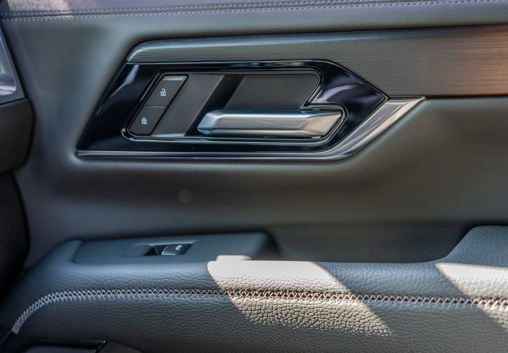 Used 2026 GMC Yukon XL Denali w/ Sun & Power Step Package image 15