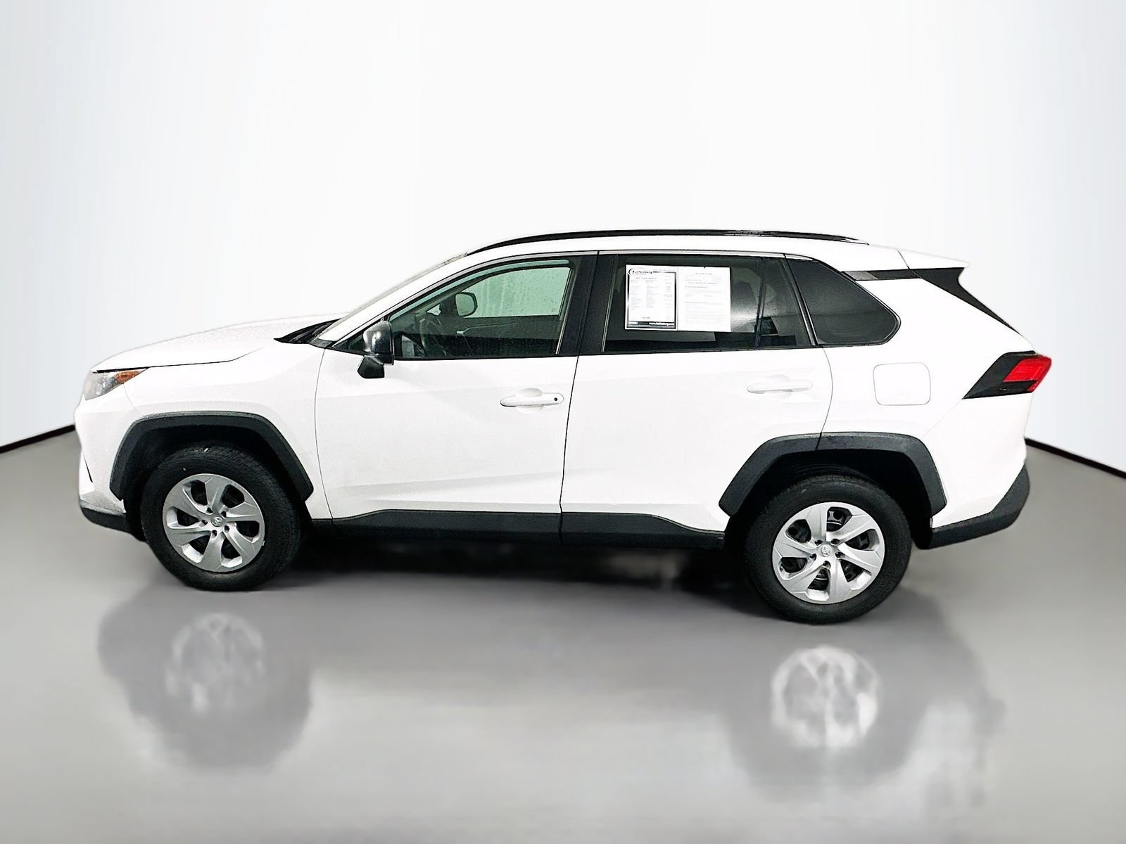 Used 2021 Toyota RAV4 LE AWD/4WD image 4