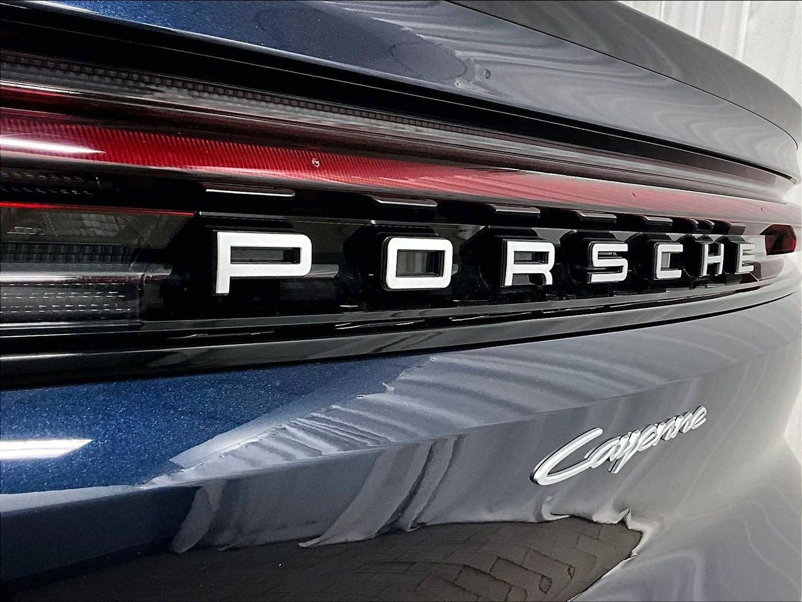 Used 2025 Porsche Cayenne Coupe image 34