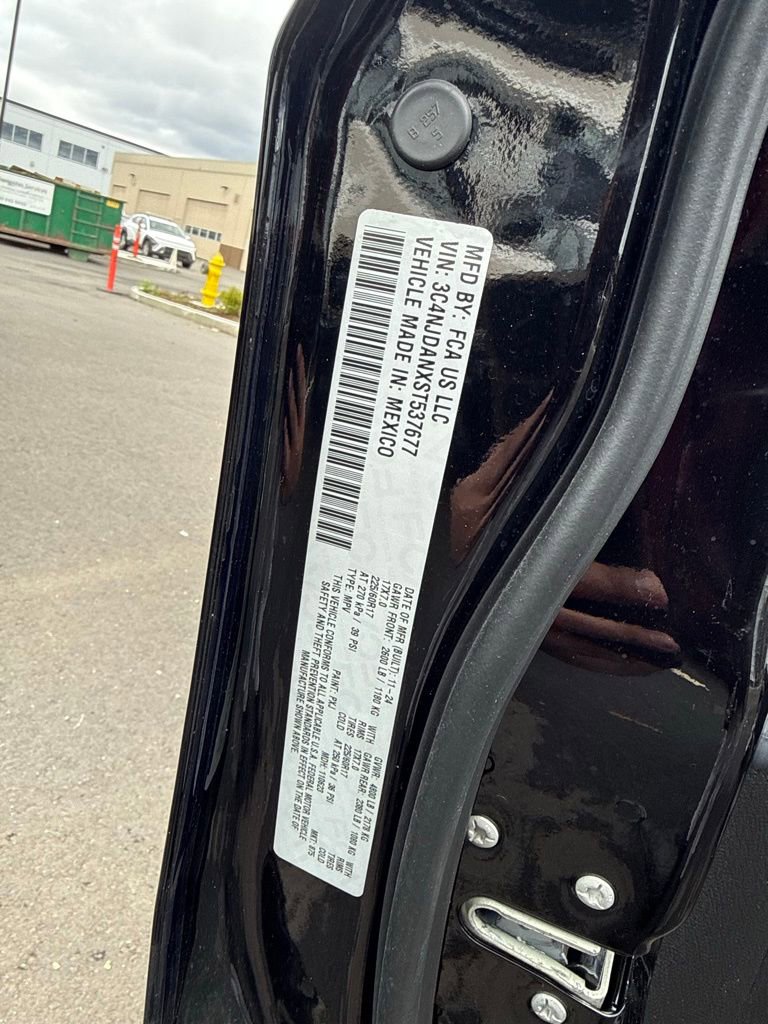 Used 2025 Jeep Compass Sport image 3