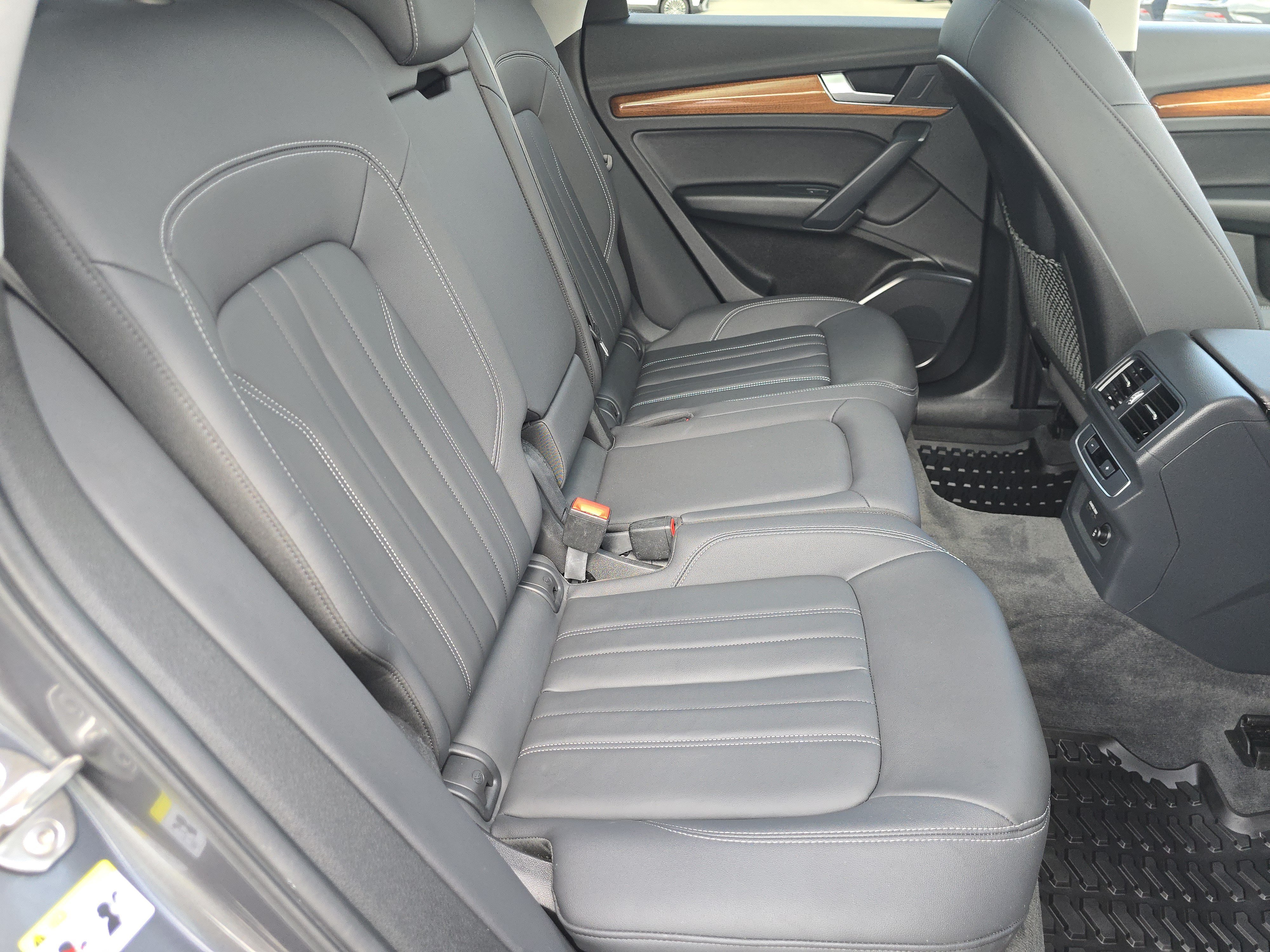 Used 2023 Audi Q5 2.0T Premium w/ Convenience Package AWD/4WD image 17
