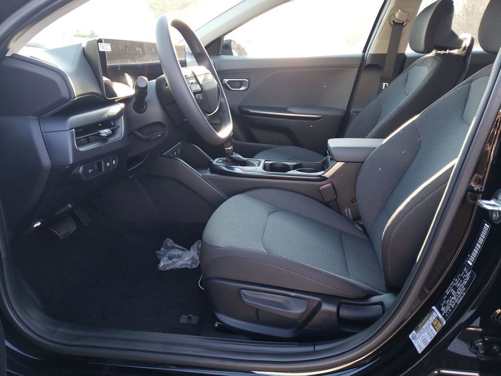 New 2025 Kia K4 LXS image 14
