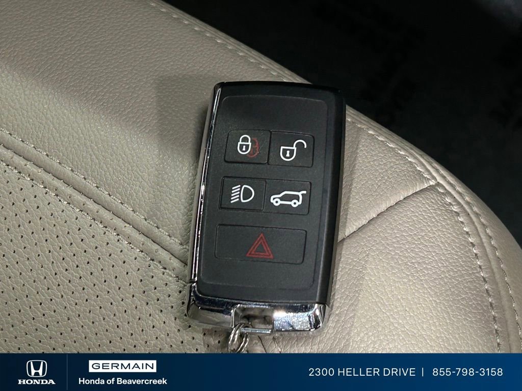 Used 2023 Land Rover Defender 110 SE AWD/4WD image 29