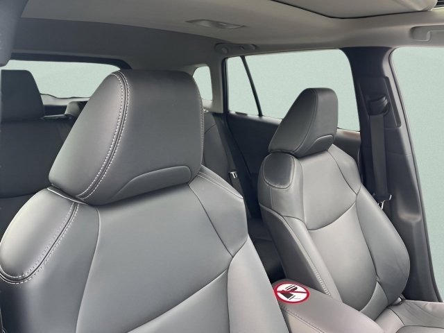 Used 2023 Toyota Corolla Cross XLE w/ Convenience Package image 14