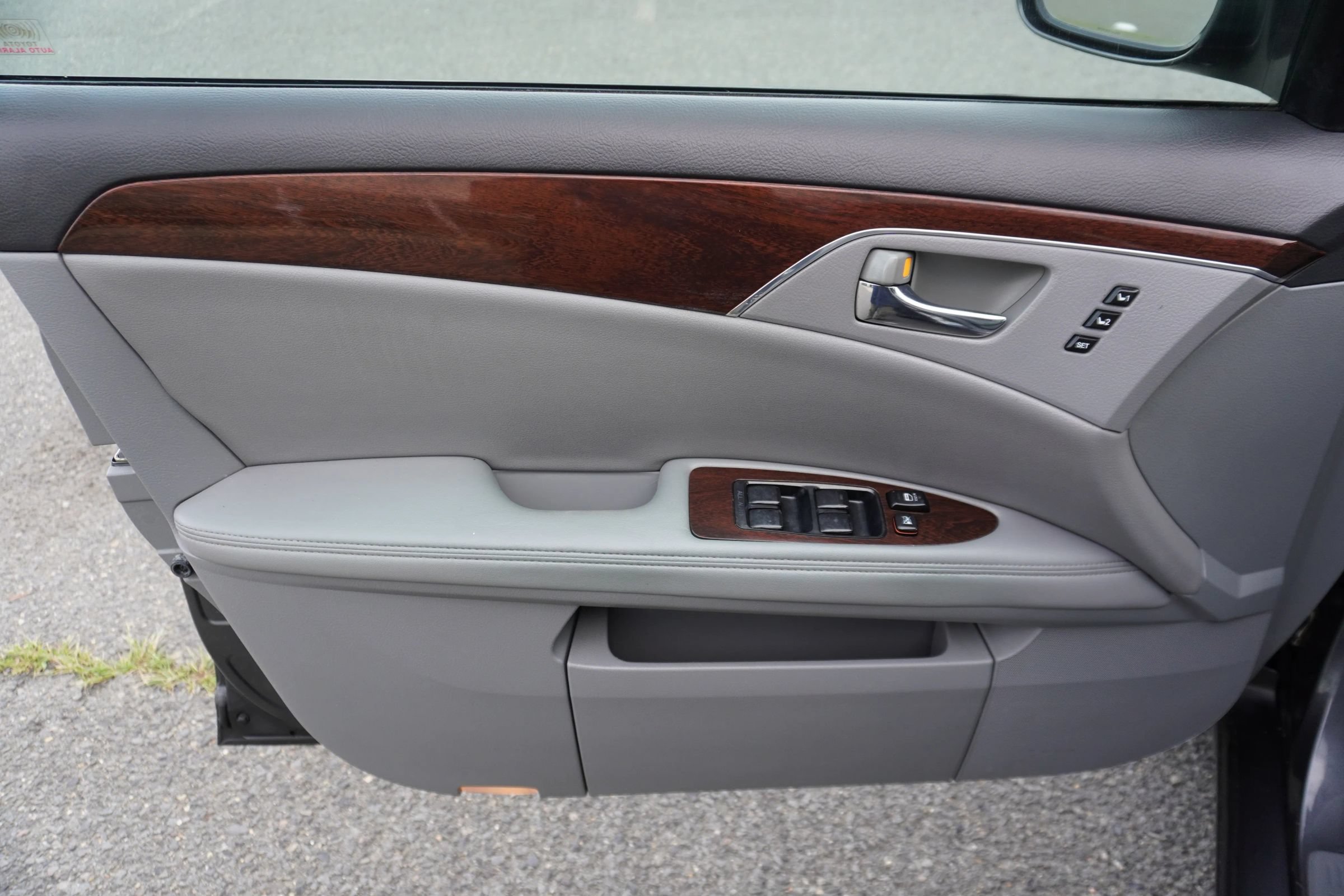 Used 2010 Toyota Avalon XLS FWD image 21
