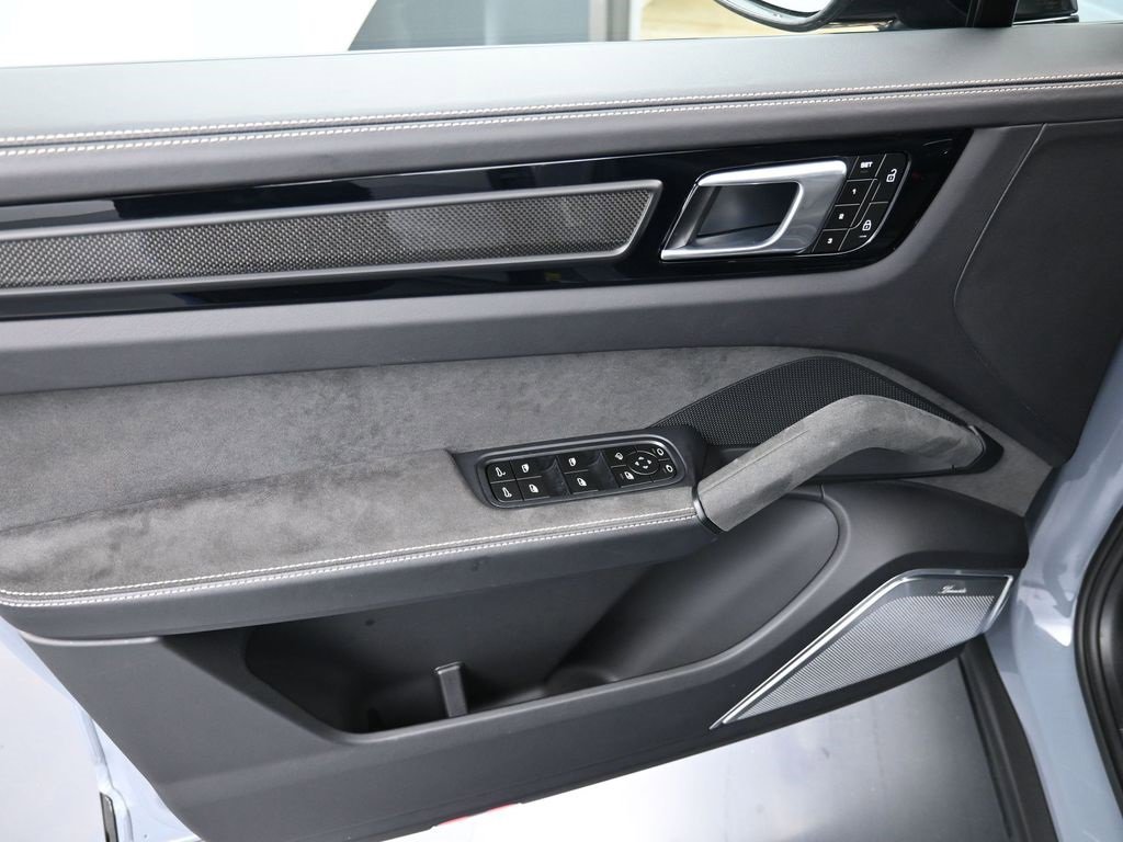 Used 2023 Porsche Cayenne Turbo GT image 22