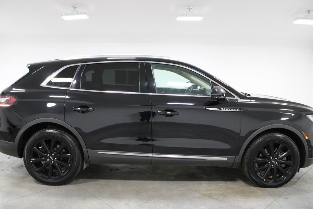 Used 2022 Lincoln Nautilus Reserve w/ Equipment Group 201A image 11