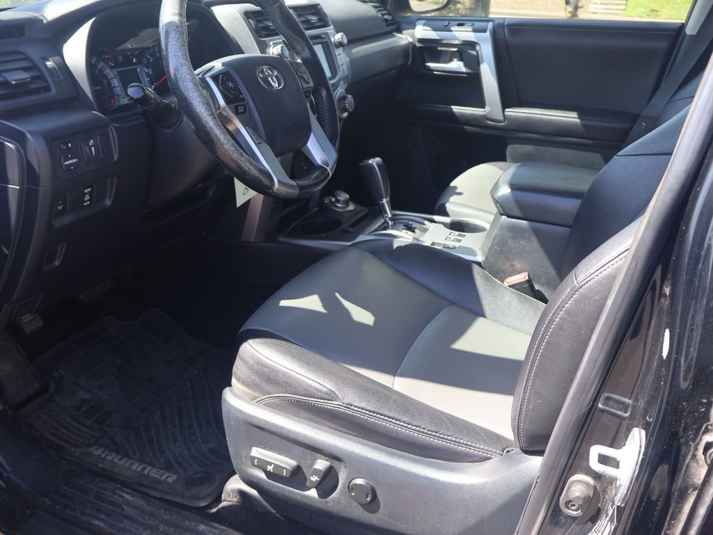 Used 2015 Toyota 4Runner SR5 Premium image 4