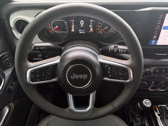 Used 2024 Jeep Wrangler Unlimited Sahara AWD/4WD image 23