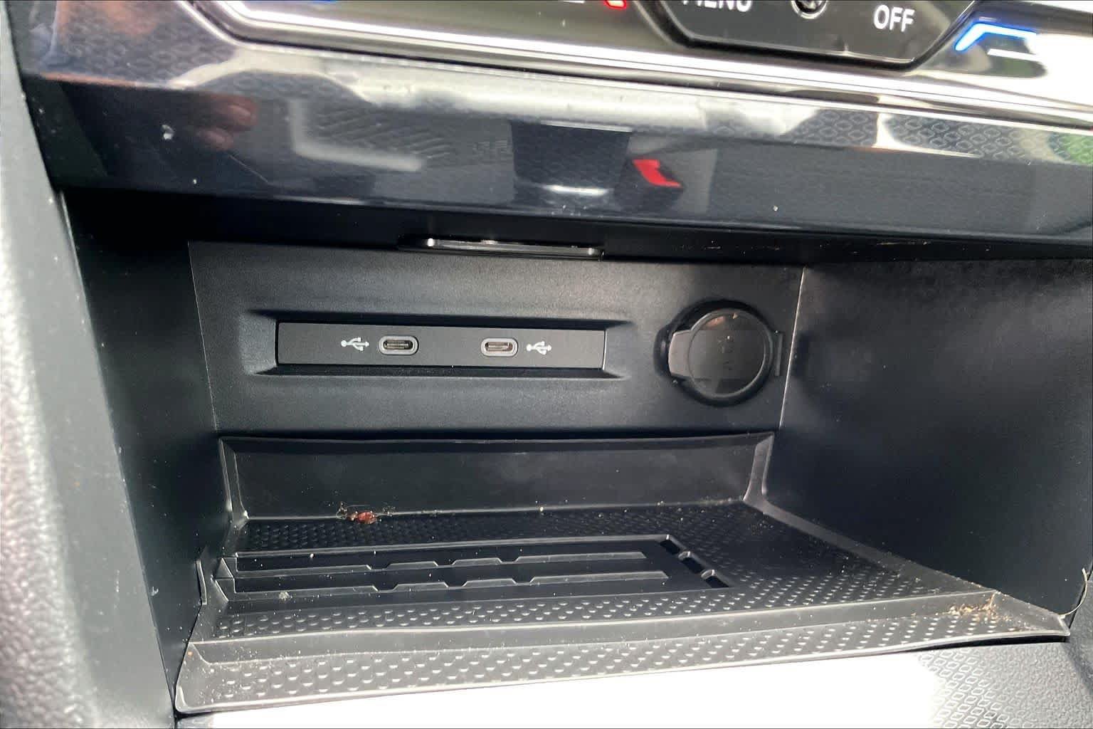 Used 2025 Volkswagen Taos SE FWD image 33
