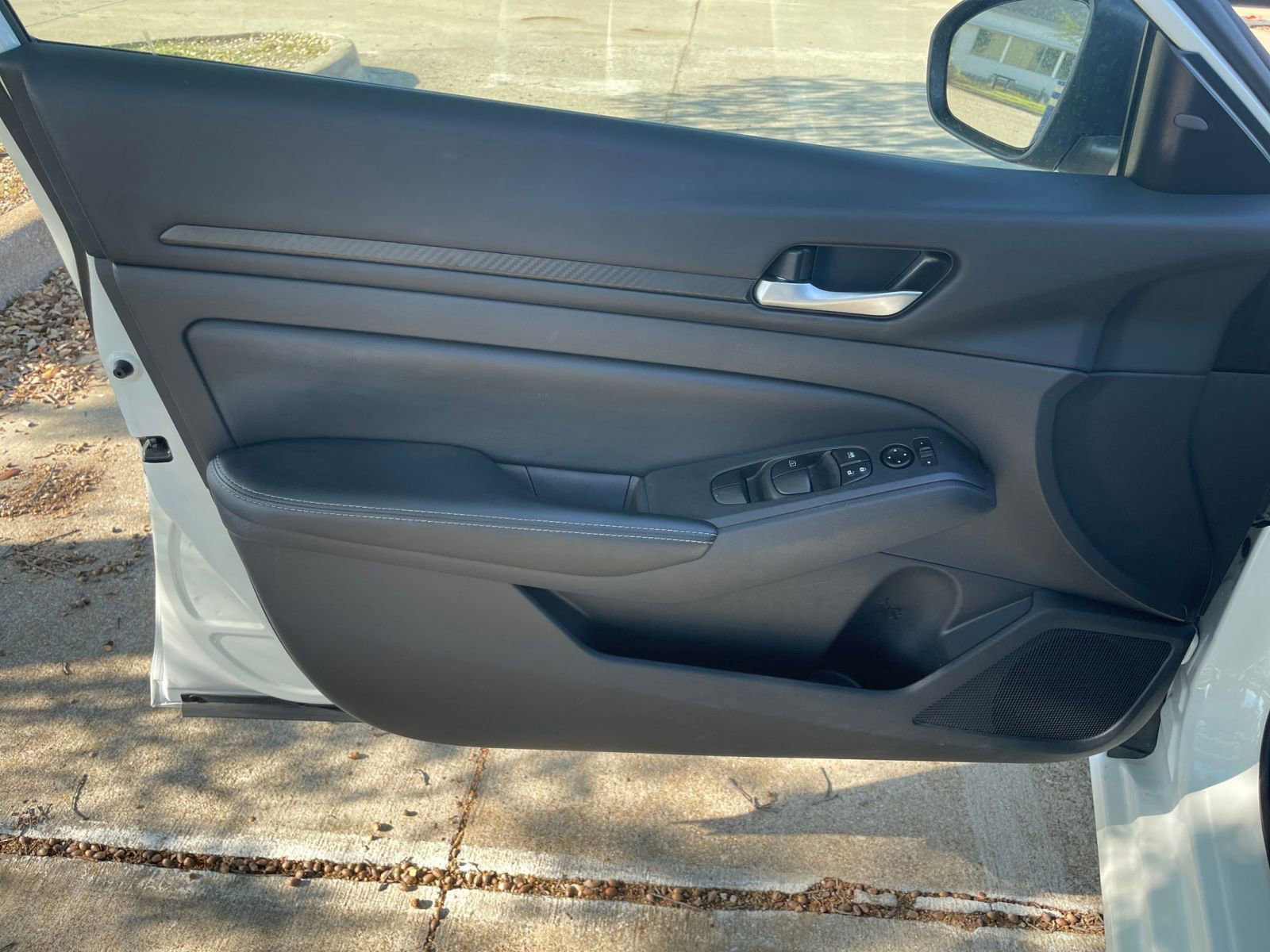 Used 2025 Nissan Altima 2.5 SV image 18